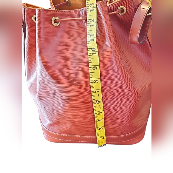 Louis Vuitton Noé EPI Bucket Bag Leather.  C01017 - Picture 10 of 16